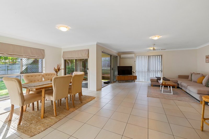 Photo - 34 Friend Street, Wakerley QLD 4154 - Image 3