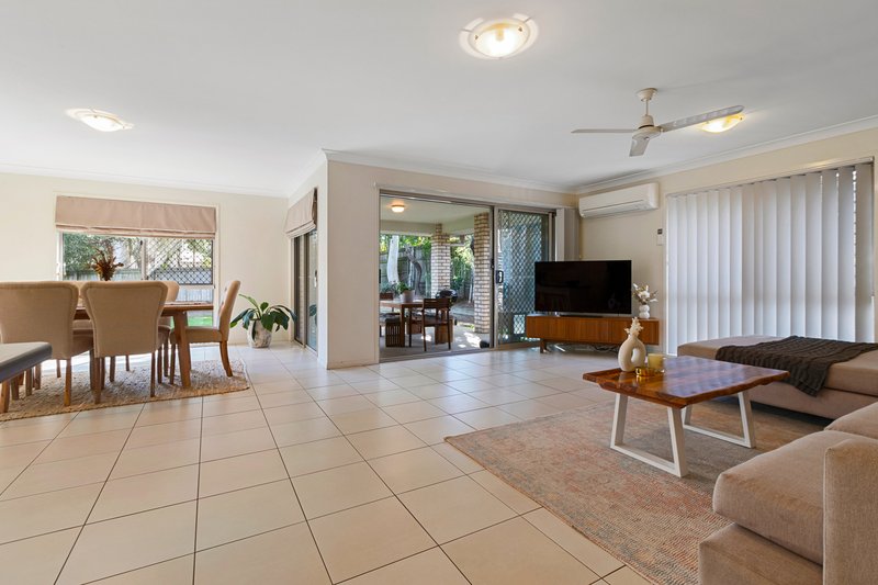 Photo - 34 Friend Street, Wakerley QLD 4154 - Image 4