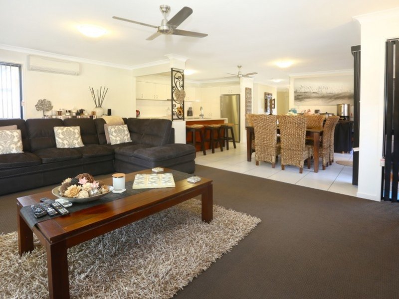 Photo - 34 Gardendale Crescent, Burleigh Waters QLD 4220 - Image 2