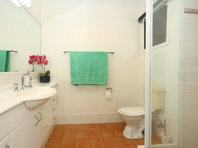 Photo - 34 Gardendale Crescent, Burleigh Waters QLD 4220 - Image 6