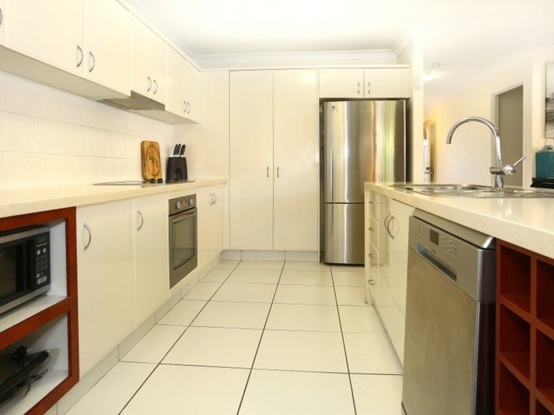 Photo - 34 Gardendale Crescent, Burleigh Waters QLD 4220 - Image 14