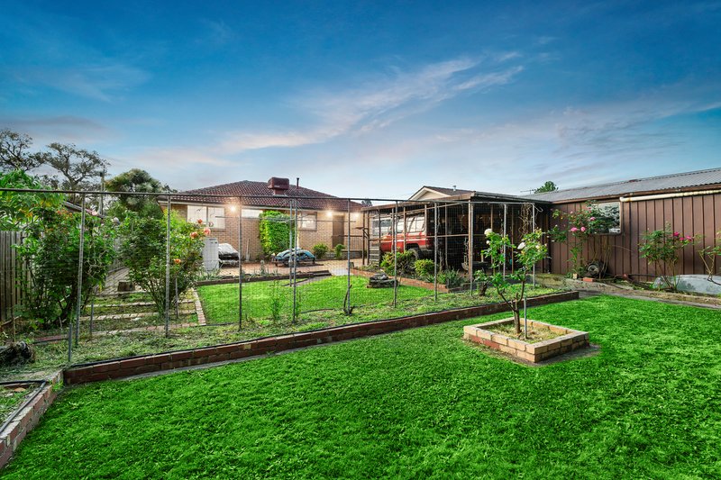 Photo - 34 Greenock Crescent, Wantirna VIC 3152 - Image 9