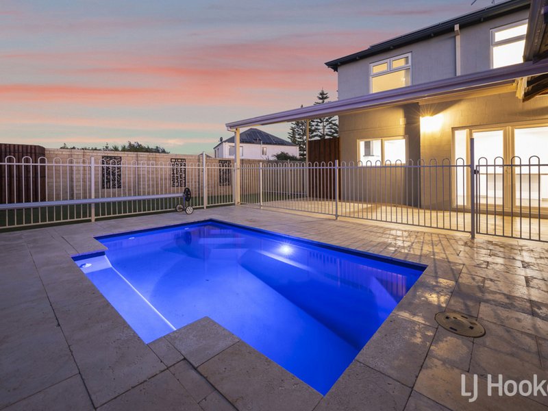 Photo - 34 Halmstad Circle, Mindarie WA 6030 - Image 3