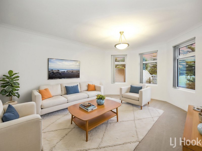Photo - 34 Halmstad Circle, Mindarie WA 6030 - Image 10