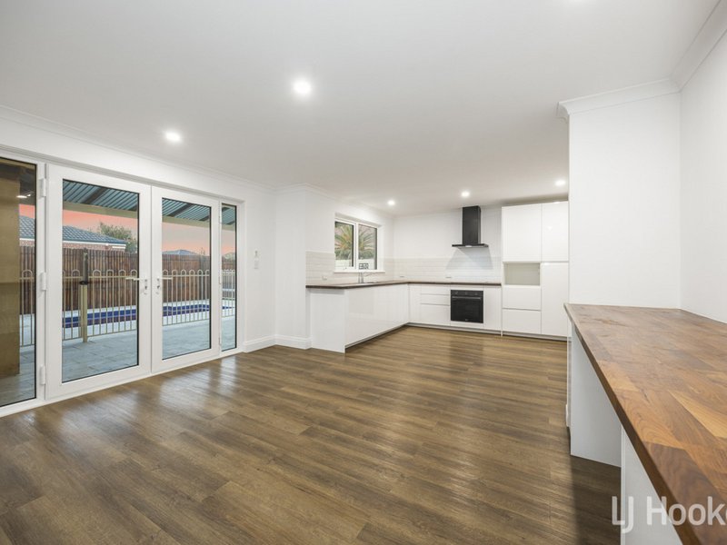Photo - 34 Halmstad Circle, Mindarie WA 6030 - Image 12
