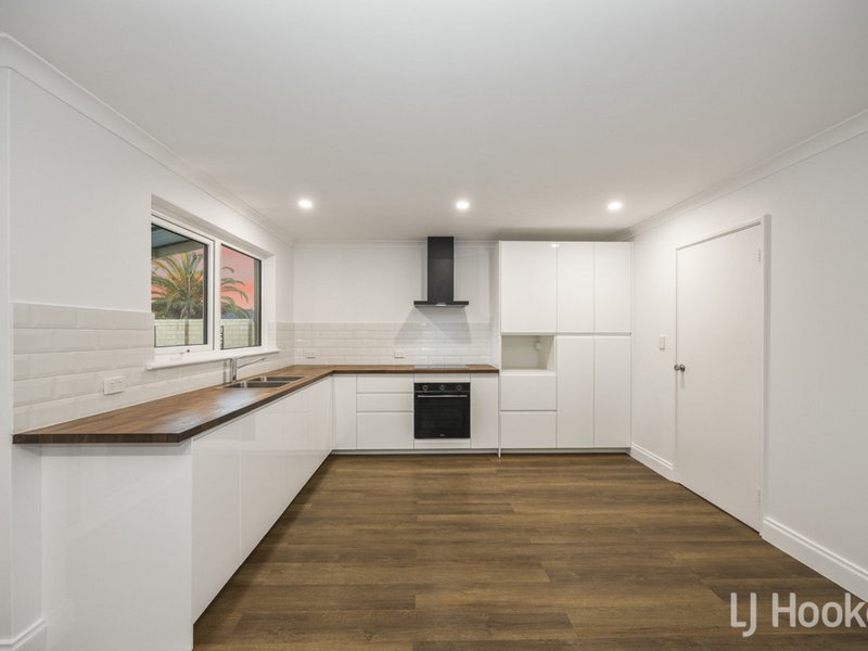 Photo - 34 Halmstad Circle, Mindarie WA 6030 - Image 14