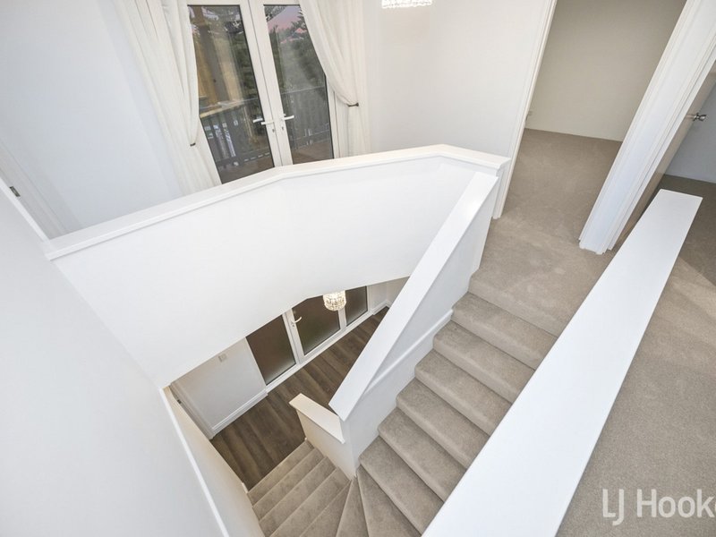 Photo - 34 Halmstad Circle, Mindarie WA 6030 - Image 18