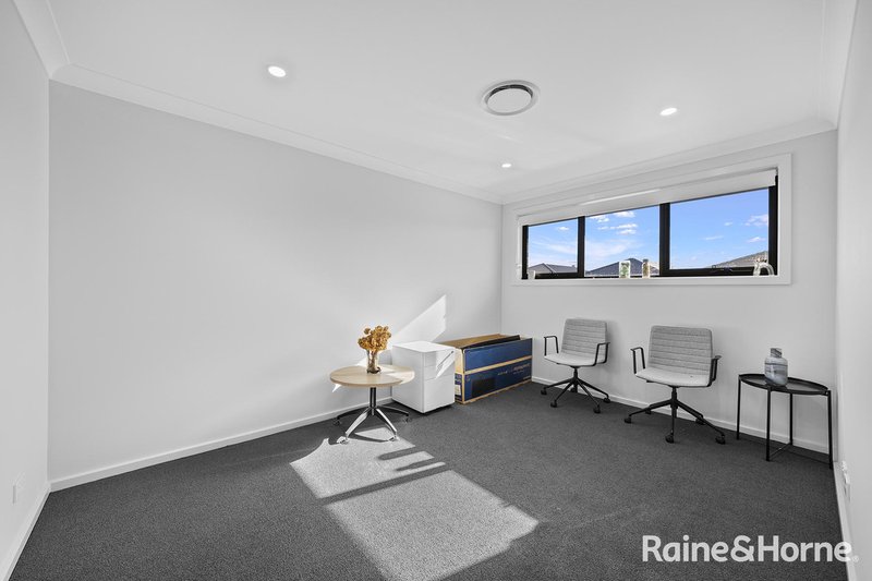 Photo - 34 Hannah Morris Street, Marsden Park NSW 2765 - Image 8