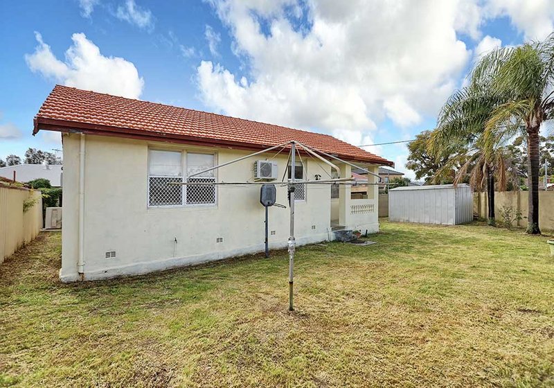 Photo - 34 Hartfield Street, Queens Park WA 6107 - Image 15