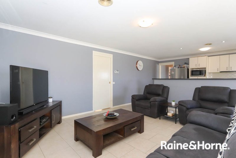 Photo - 34 Hassall Grove, Kelso NSW 2795 - Image 6