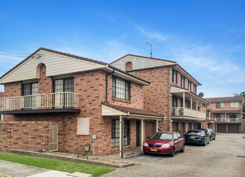 3/4 Heaslip Street, Coniston NSW 2500