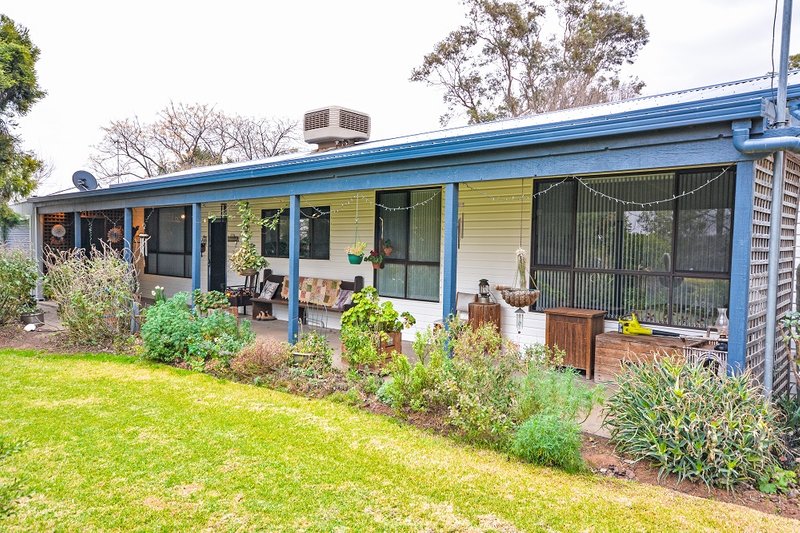 Photo - 34 Henry Lawson Drive, Leeton NSW 2705 - Image 2