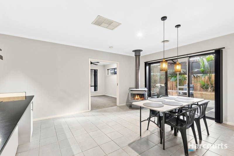 Photo - 34 Hewat Drive, Highton VIC 3216 - Image 3