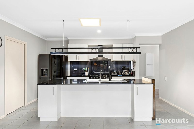 Photo - 34 Hewat Drive, Highton VIC 3216 - Image 4