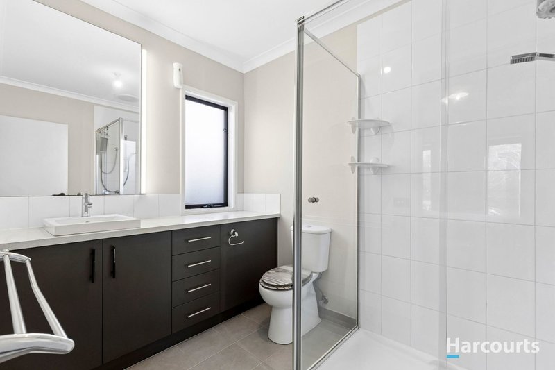 Photo - 34 Hewat Drive, Highton VIC 3216 - Image 11