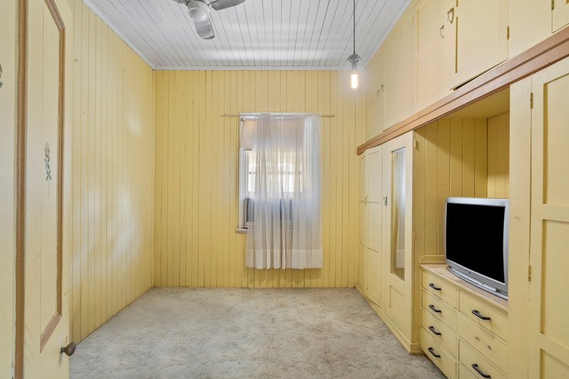 Photo - 34 Holdsworth Road, North Ipswich QLD 4305 - Image 9