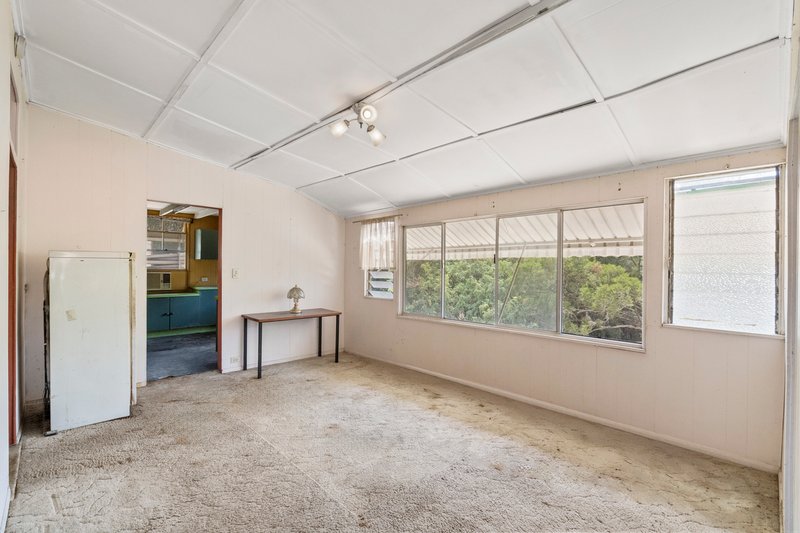 Photo - 34 Holdsworth Road, North Ipswich QLD 4305 - Image 11