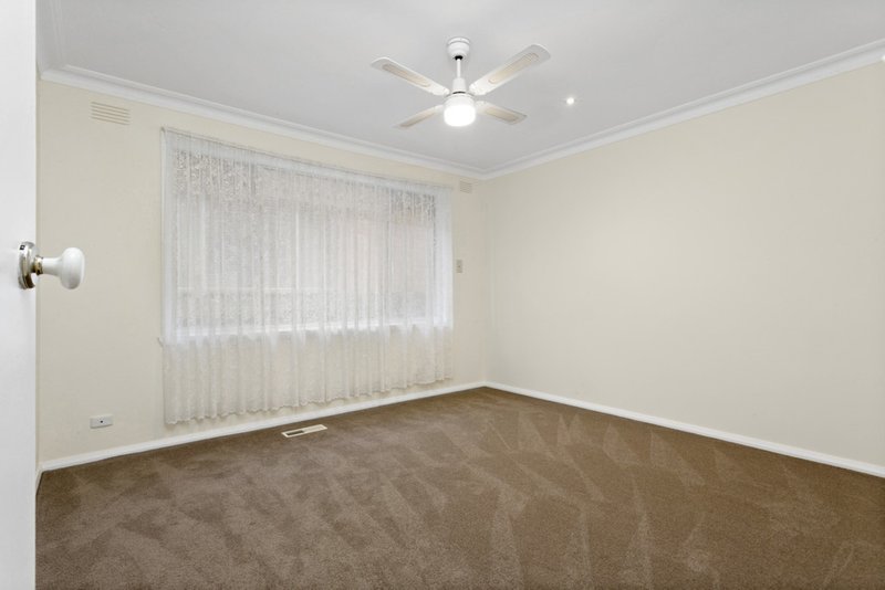 Photo - 34 Huskisson Avenue, Lalor VIC 3075 - Image 4