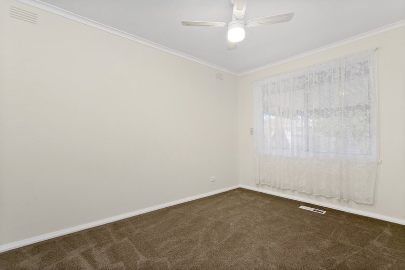 Photo - 34 Huskisson Avenue, Lalor VIC 3075 - Image 5