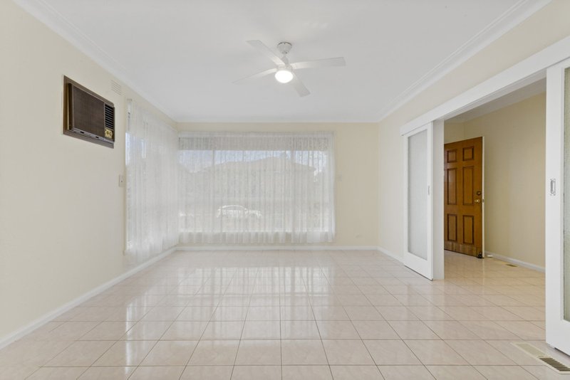 Photo - 34 Huskisson Avenue, Lalor VIC 3075 - Image 7