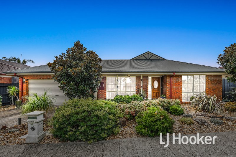 34 Hutchinson Drive, Lynbrook VIC 3975