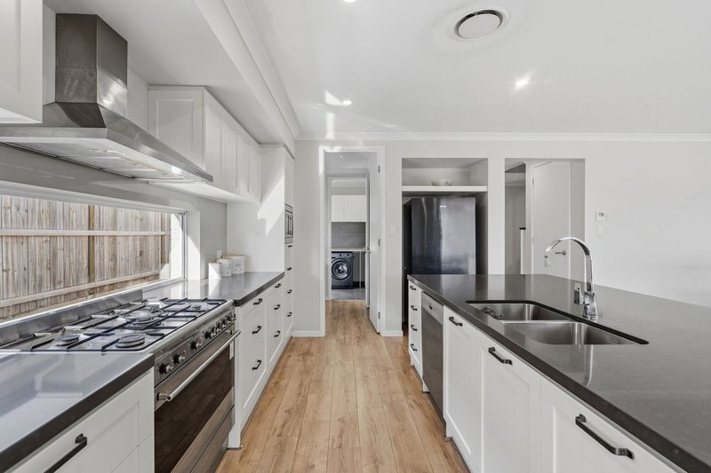 Photo - 34 Hyde Drive, Yarrabilba QLD 4207 - Image 3