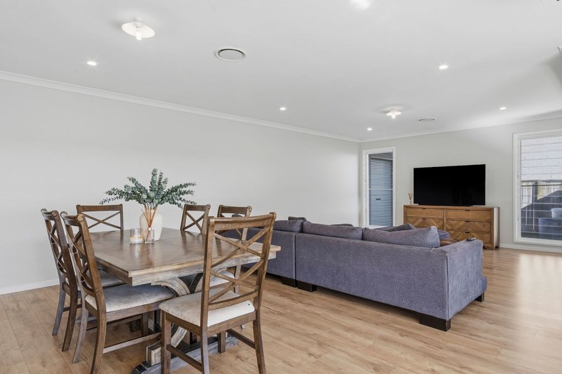 Photo - 34 Hyde Drive, Yarrabilba QLD 4207 - Image 11
