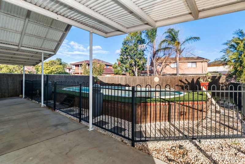 Photo - 34 Ingham Drive, Casula NSW 2170 - Image 10