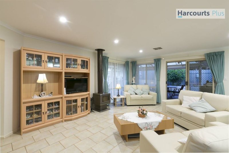 Photo - 34 Ingleton Drive, Hallett Cove SA 5158 - Image 3