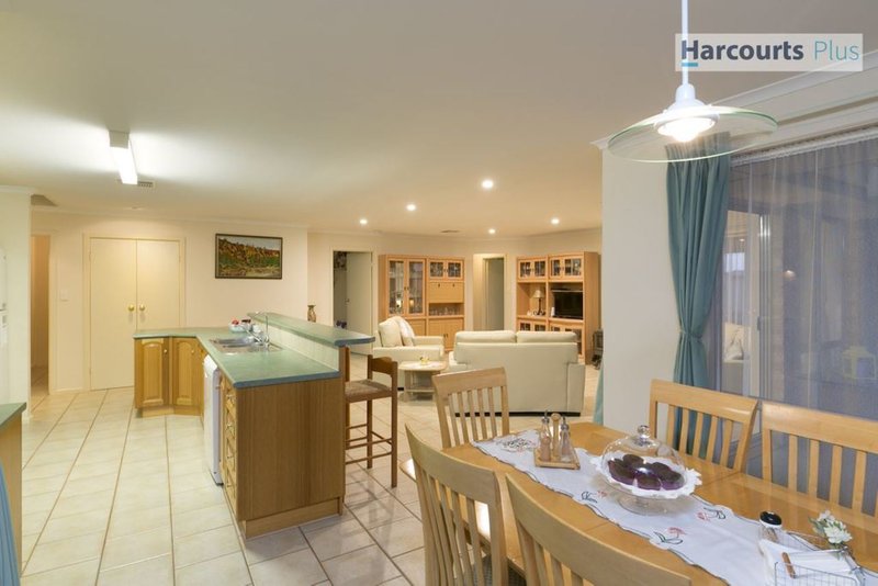 Photo - 34 Ingleton Drive, Hallett Cove SA 5158 - Image 7