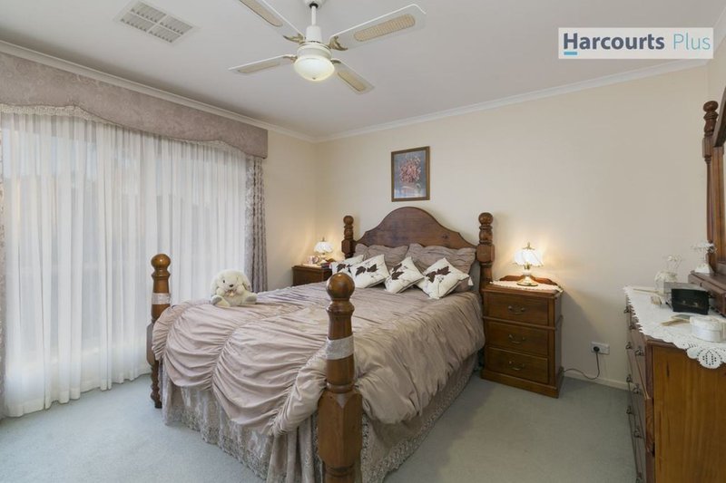 Photo - 34 Ingleton Drive, Hallett Cove SA 5158 - Image 9