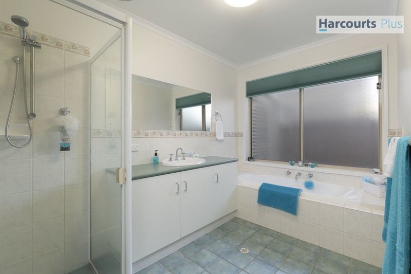 Photo - 34 Ingleton Drive, Hallett Cove SA 5158 - Image 14