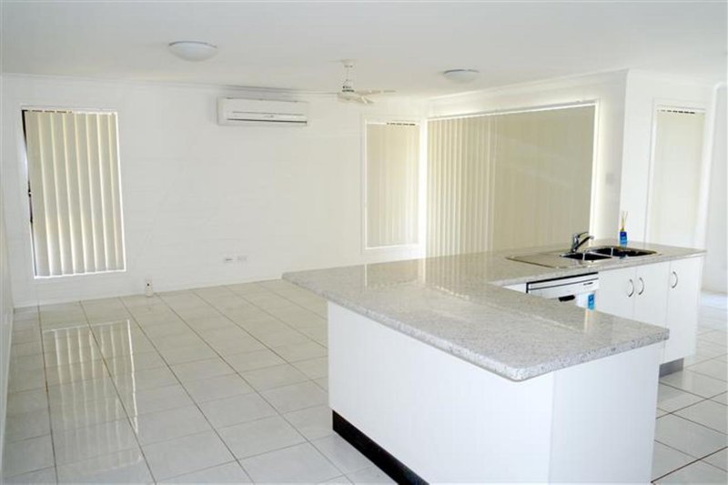 Photo - 34 Iris Road, Kirkwood QLD 4680 - Image 3