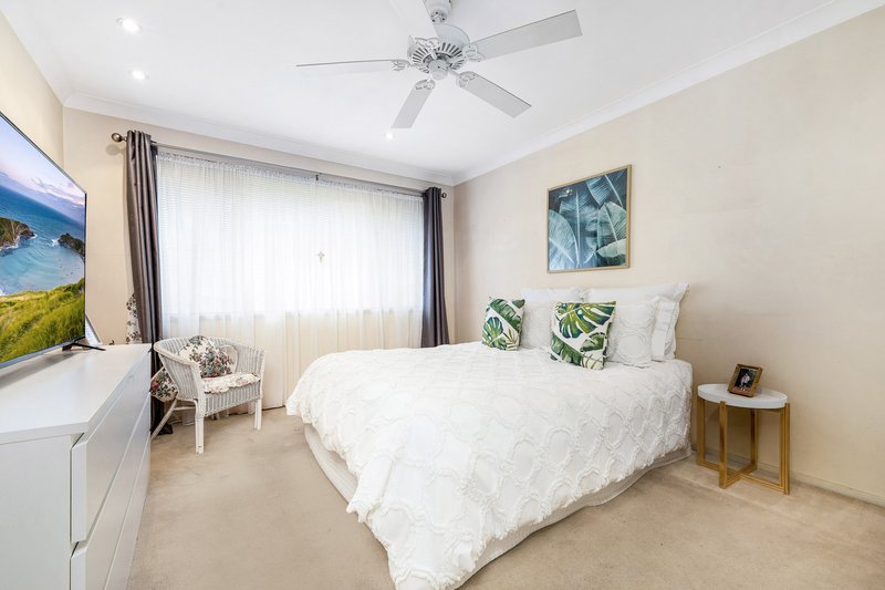 Photo - 34 Jacaranda Drive, Georges Hall NSW 2198 - Image 5