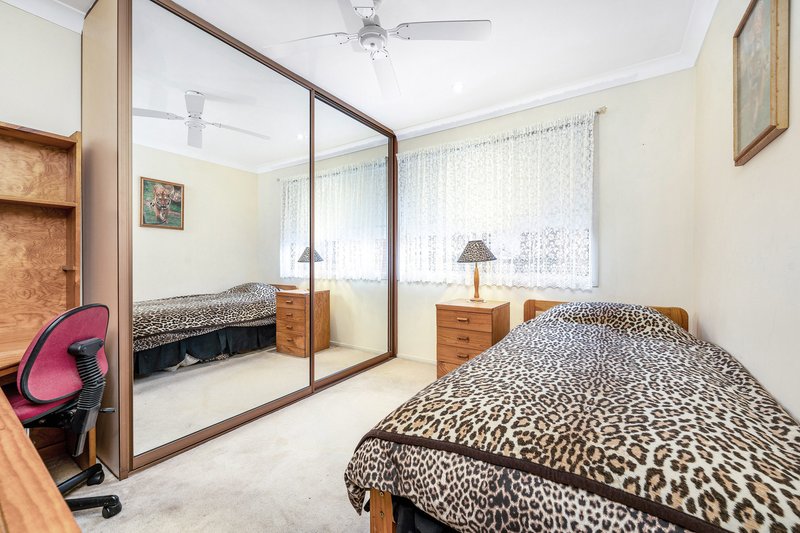 Photo - 34 Jacaranda Drive, Georges Hall NSW 2198 - Image 7