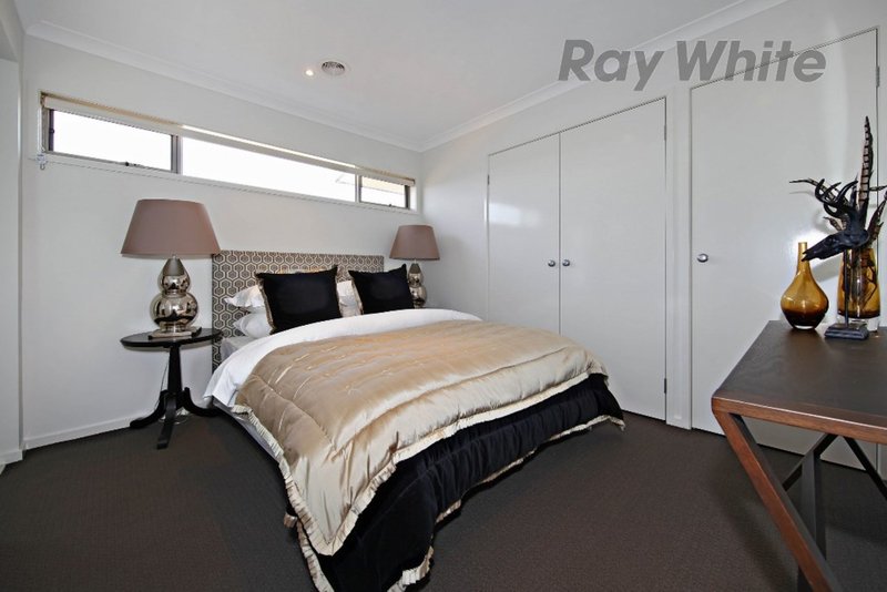 Photo - 34 Jansar Street, Point Cook VIC 3030 - Image 9