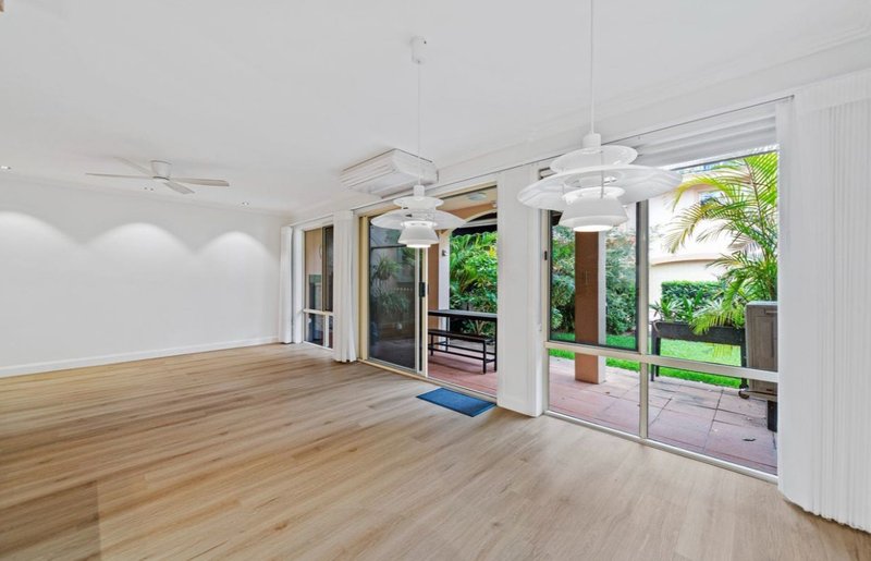Photo - 34 John Lund Drive, Hope Island QLD 4212 - Image 10
