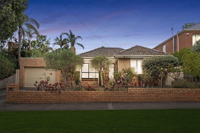 Photo - 34 Jubilee Street, Mount Waverley VIC 3149 - Image 2