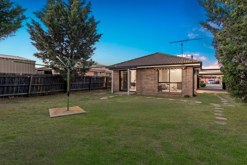 Photo - 34 Karinya Close, Werribee VIC 3030 - Image 10