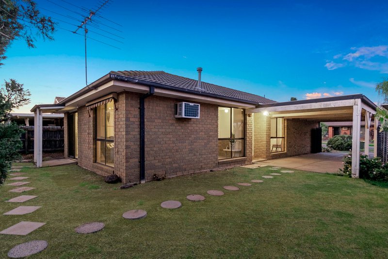 Photo - 34 Karinya Close, Werribee VIC 3030 - Image 11