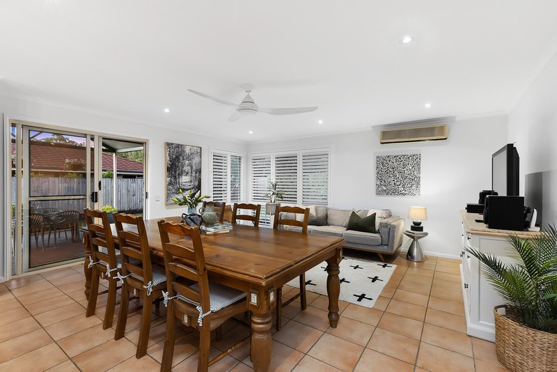 Photo - 34 Kirralee Crescent, Upper Kedron QLD 4055 - Image 5