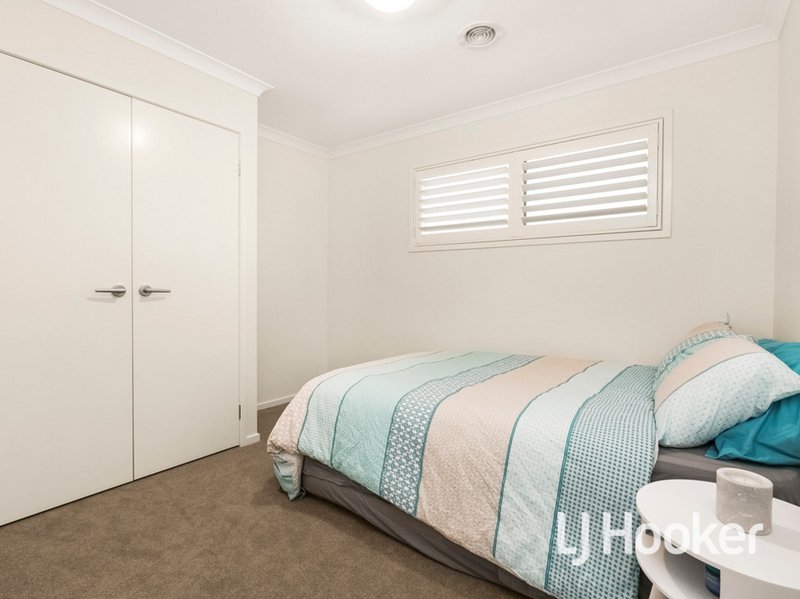 Photo - 34 Knight Avenue, Point Cook VIC 3030 - Image 7