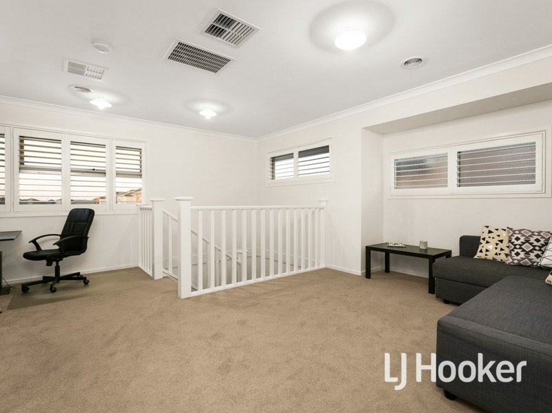 Photo - 34 Knight Avenue, Point Cook VIC 3030 - Image 4