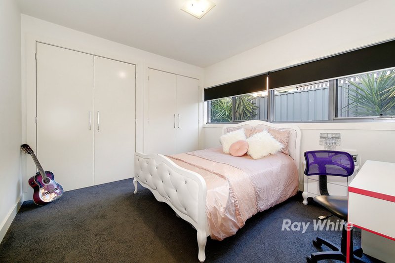 Photo - 34 Kororoit Approach, Caroline Springs VIC 3023 - Image 9