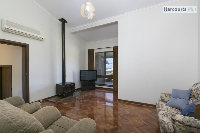 Photo - 34 Kurrambi Crescent, Hallett Cove SA 5158 - Image 5