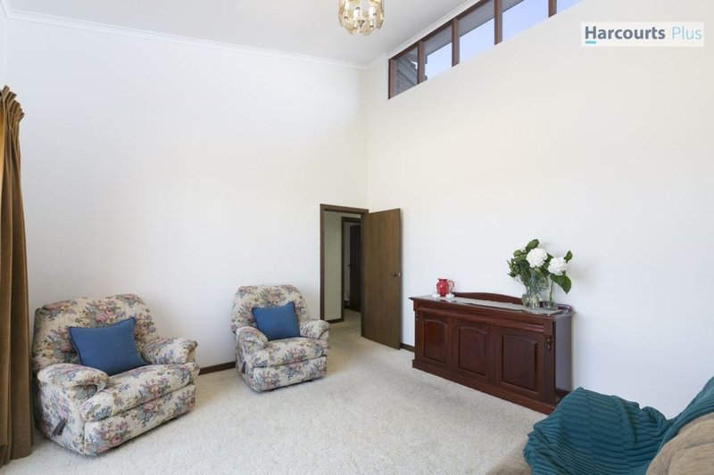 Photo - 34 Kurrambi Crescent, Hallett Cove SA 5158 - Image 7