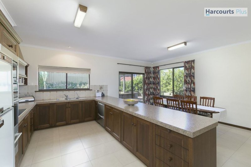 Photo - 34 Kurrambi Crescent, Hallett Cove SA 5158 - Image 8