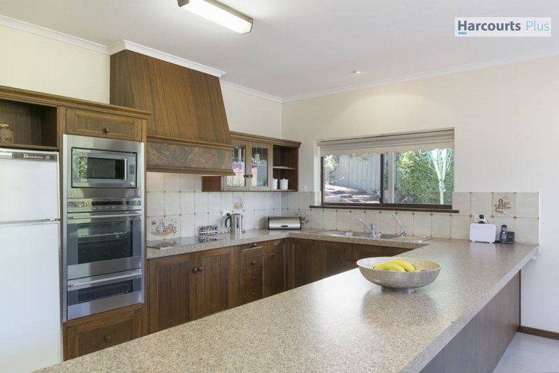 Photo - 34 Kurrambi Crescent, Hallett Cove SA 5158 - Image 9