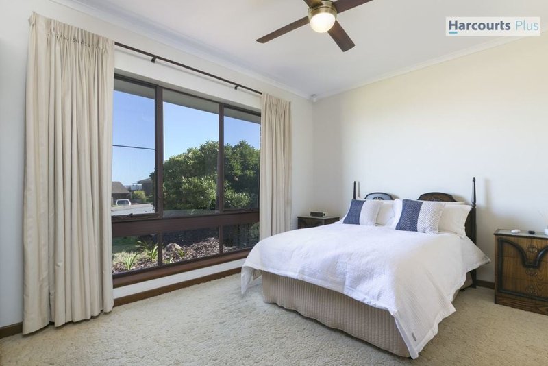 Photo - 34 Kurrambi Crescent, Hallett Cove SA 5158 - Image 12