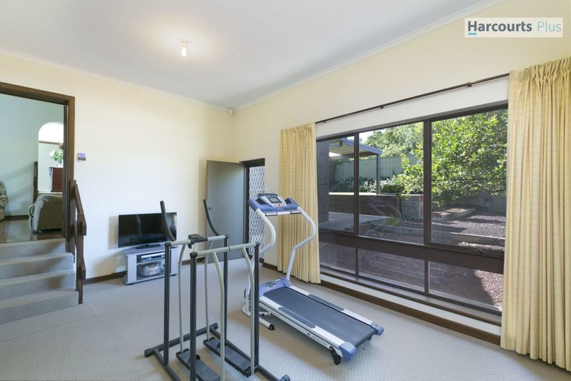 Photo - 34 Kurrambi Crescent, Hallett Cove SA 5158 - Image 17